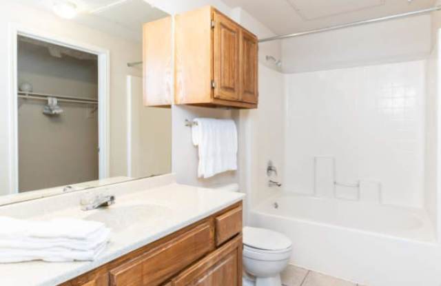 400 E Cypress Creek Rd, #2018