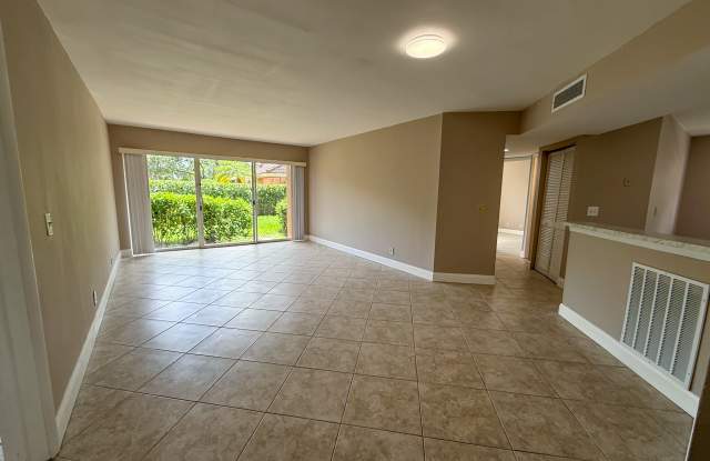 8781 Wiles Rd