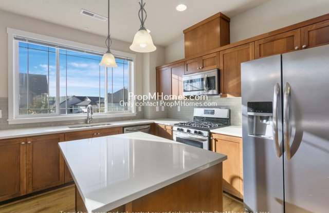 Great Two Bedroom Home In Sherwood! ~Must See The Balcony!
