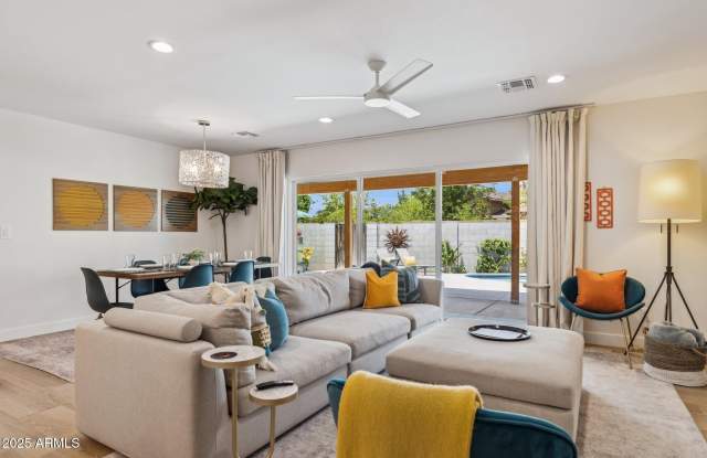 8626 E CLARENDON Avenue