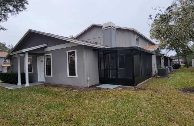 10134 Lake Oak Circle