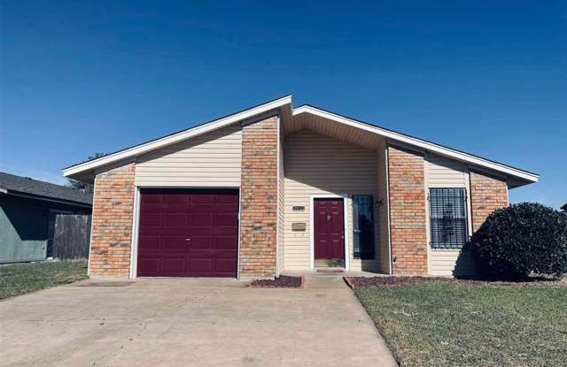 3815 SW Hickory Ln- COMING SOON!