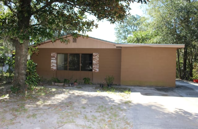 1801 SE 13th Pl - 1801 Southeast 13th Place, Gainesville, FL 32641