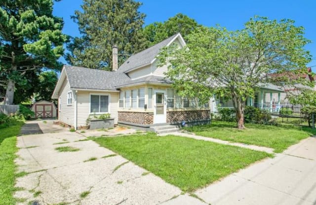 843 Sherman St. SE - 843 Sherman Street Southeast, Grand Rapids, MI 49506