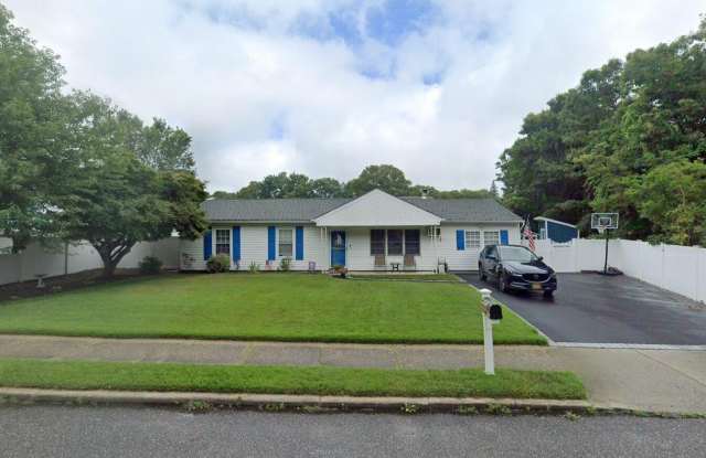 Photo of 549 Blue Point Road