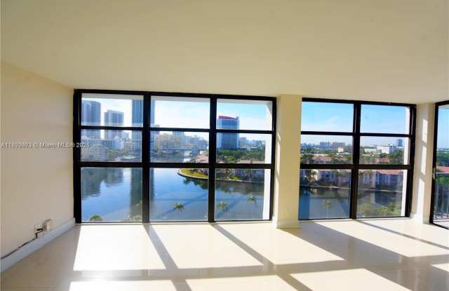 Photo of 200 Leslie Dr