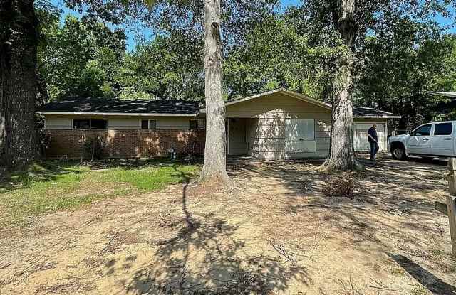 HUD Friendly 3 Bed 2 Bath Available Now! - 2929 Meadow Forest Drive, Jackson, MS 39212