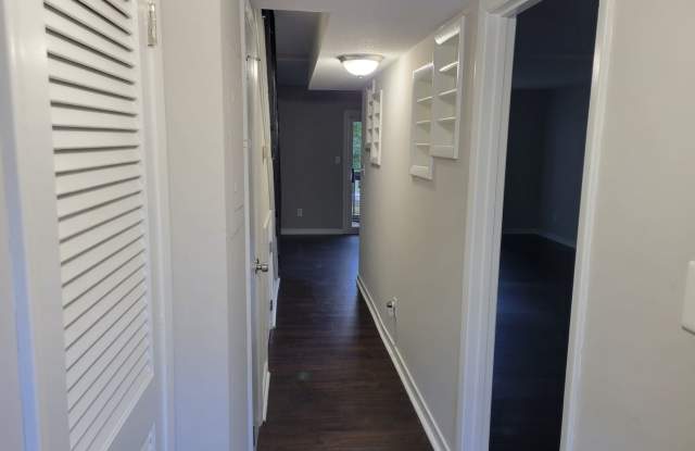 Charming Townhouse Minutes from North Hills