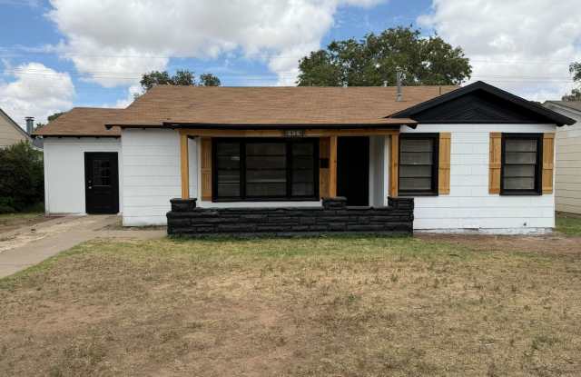 Large 3/2 with flex room in Medical District
