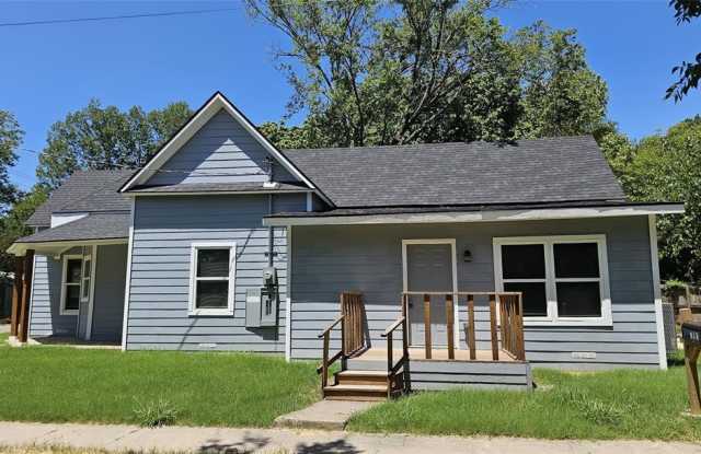 702 S 4th Street