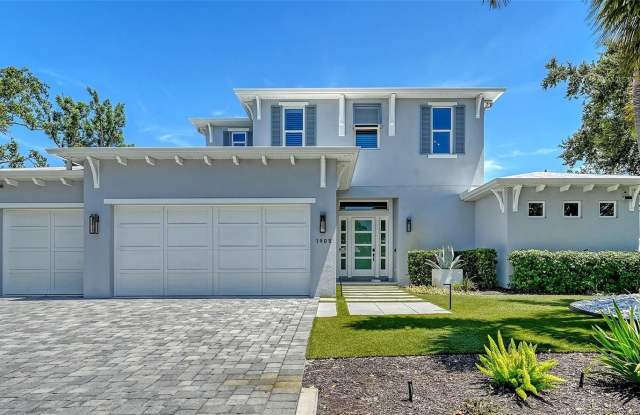 1905 GOLDENROD STREET