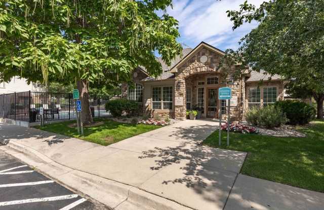 Reserve at Centerra Apartment Townhomes