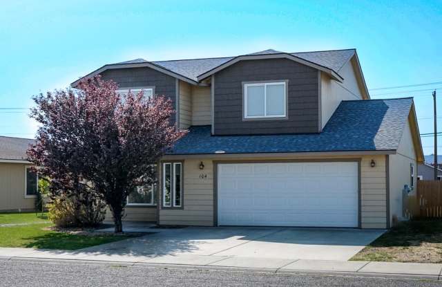 Photo of Big House with HUGE Back Yard!