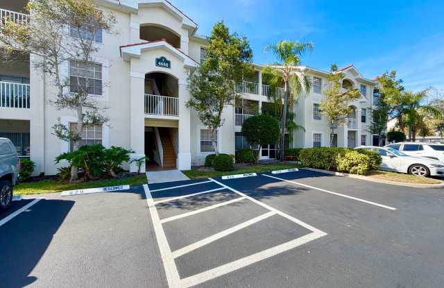 ** ST. CROIX ** 1 BED / 1 BATH - CONDO - GATED COMMUNITY - NORTH NAPLES - ANNUAL RENTAL