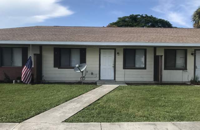 Nice 2 Bedroom 1.1 Bath with Central A/C and Tile Floors!