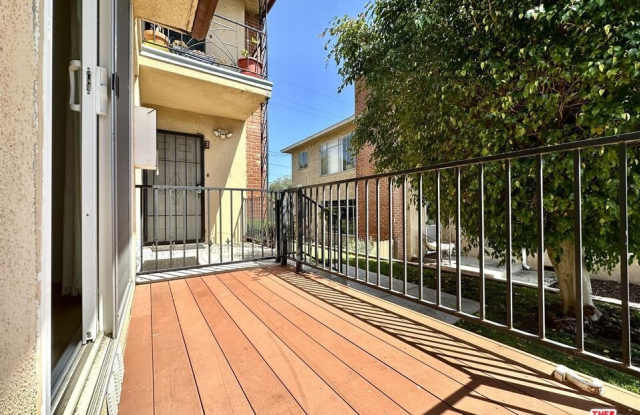 Photo of 612 Illinois Ct unit: #2