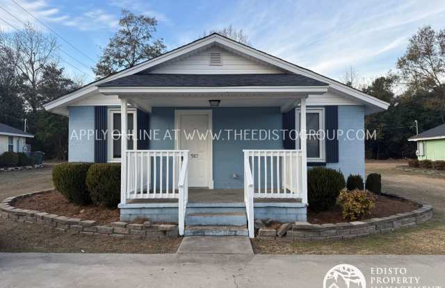 Photo of Freshly Renovated 3-Bedroom with Screened Porch