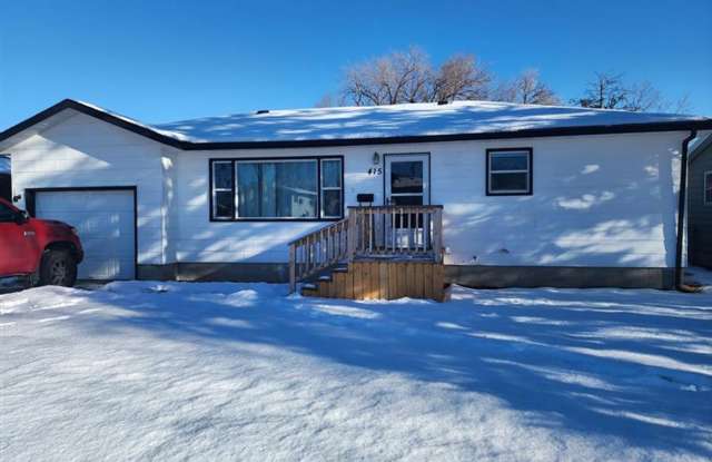 Beautiful 4 bedroom home, great mid town location!