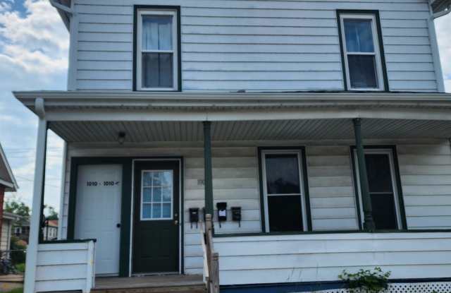 Photo of 1008 Rhomberg Avenue - 1010-2