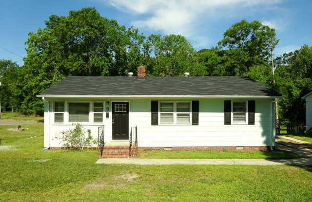 Lake Front Adorable Home!