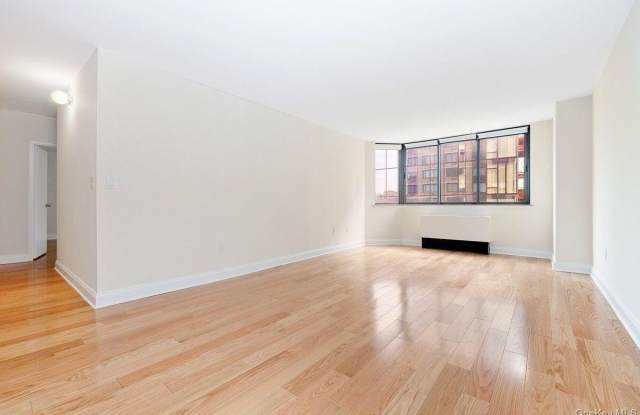 280 PARK Avenue S unit: 16L