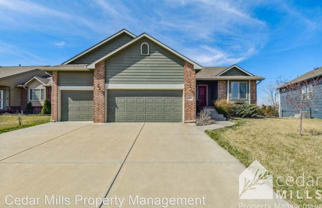 1643 S Lynnrae Ct - 1643 South Lynnrae Street, Wichita, KS 67207