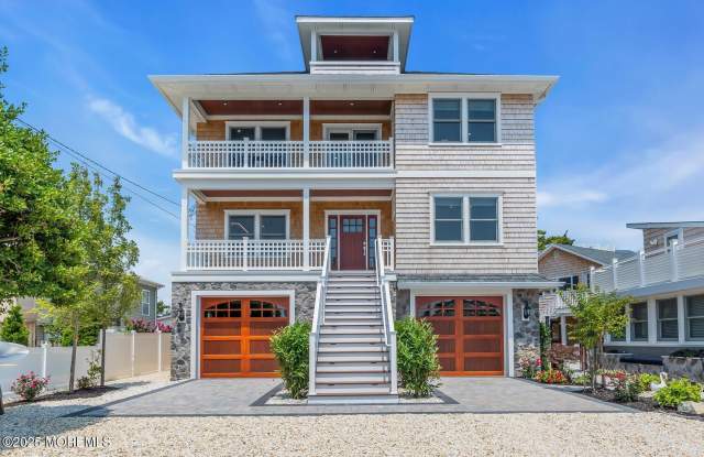 Photo of 210 24th Avenue