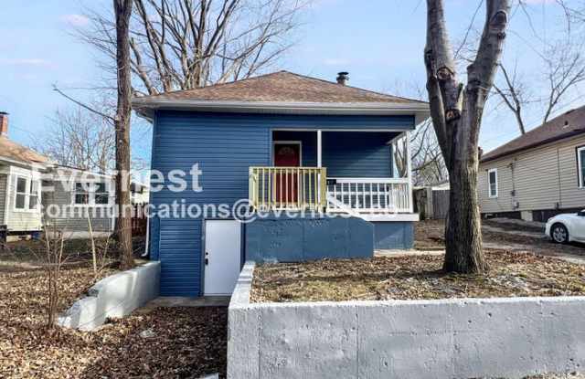 907 South Cedar Avenue