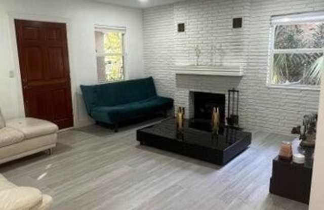 291 E Boca Raton Road