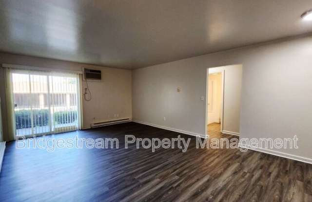 421, 441, 461 & 481 N Broadway Street - Trotwood Villas Model Unit