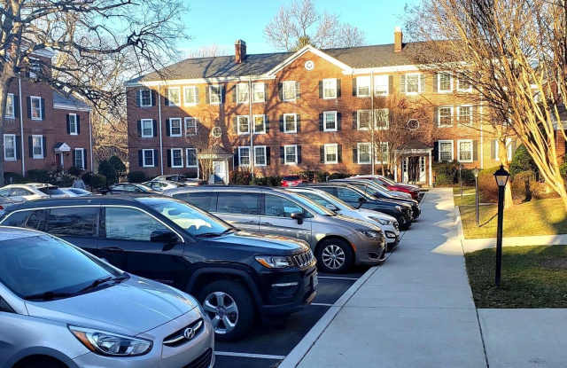 2977-2977 S COLUMBUS Street