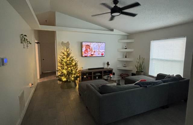 Photo of 981 Hamlet Ct