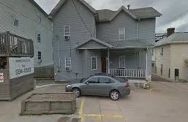 Downtown House - 6 Bedroom/ 2 Bathroom Large House - Downtown - Available 06/04/2026