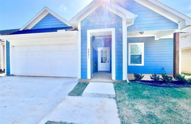 2031 S Bluebonnet Avenue