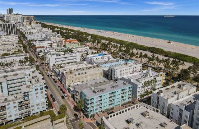 713 Collins Ave
