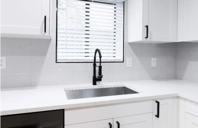 1840 W Thomas Rd Unit E32