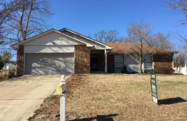 1021 N Douglas Dr - 1021 North Douglas Drive, Claremore, OK 74017