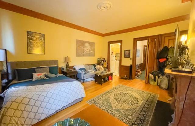319 Dartmouth St.