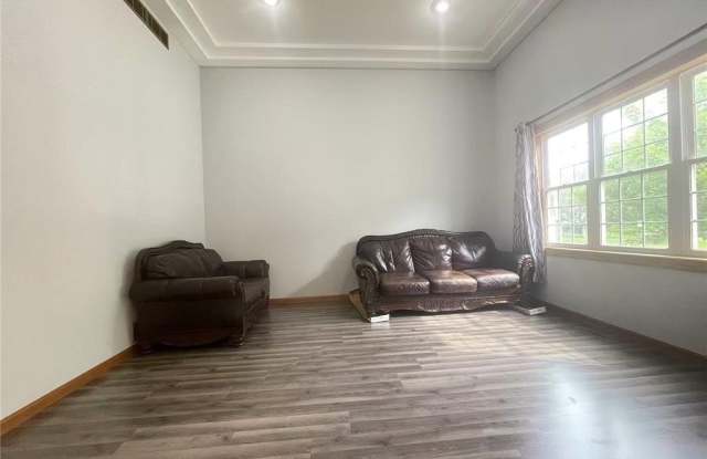 11905 Silverod Street NW