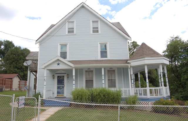 3 Bedroom Victorian Style House