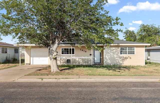 1418 E Crescent Dr