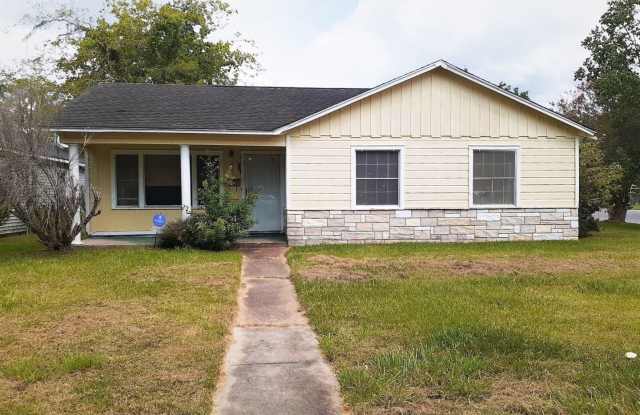 4010 E. Lynwood