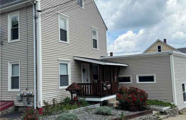 107 Mount Saint Charles Avenue