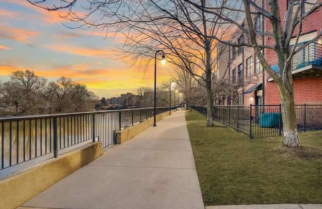 2911 North Western Avenue