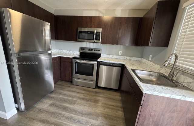 Photo of 617 Ixoria Ave