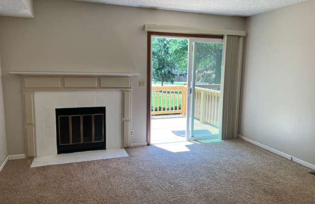 MOVE IN SPECIAL: 1/2 off 1st Month's rent - South Townhome with Washer  Dryer, Garage