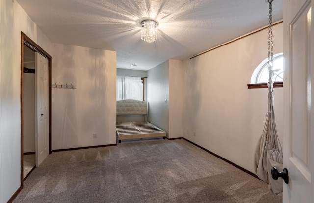 Photo of 965 North Armstrong Drive