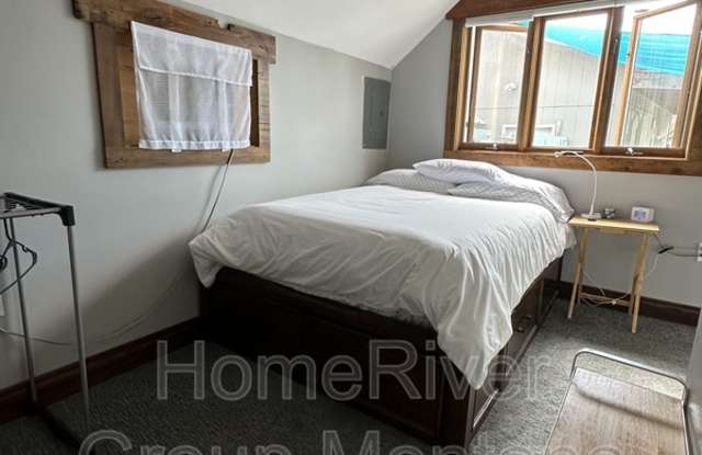 6520 Us Highway 10 W Bunkhouse