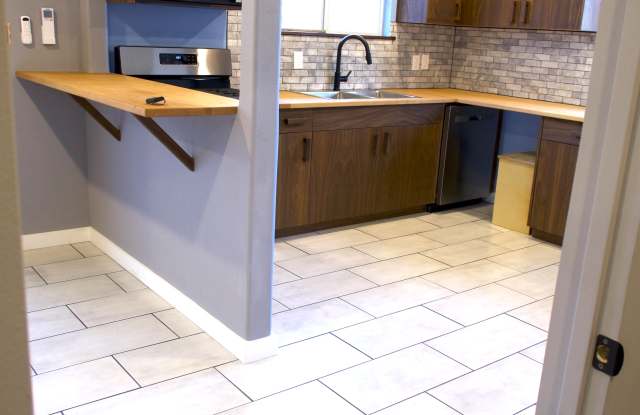 3547 East Green Street