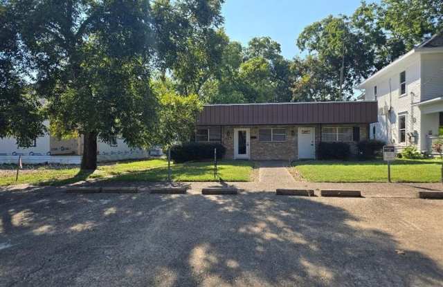 Photo of 417 W Collin Street